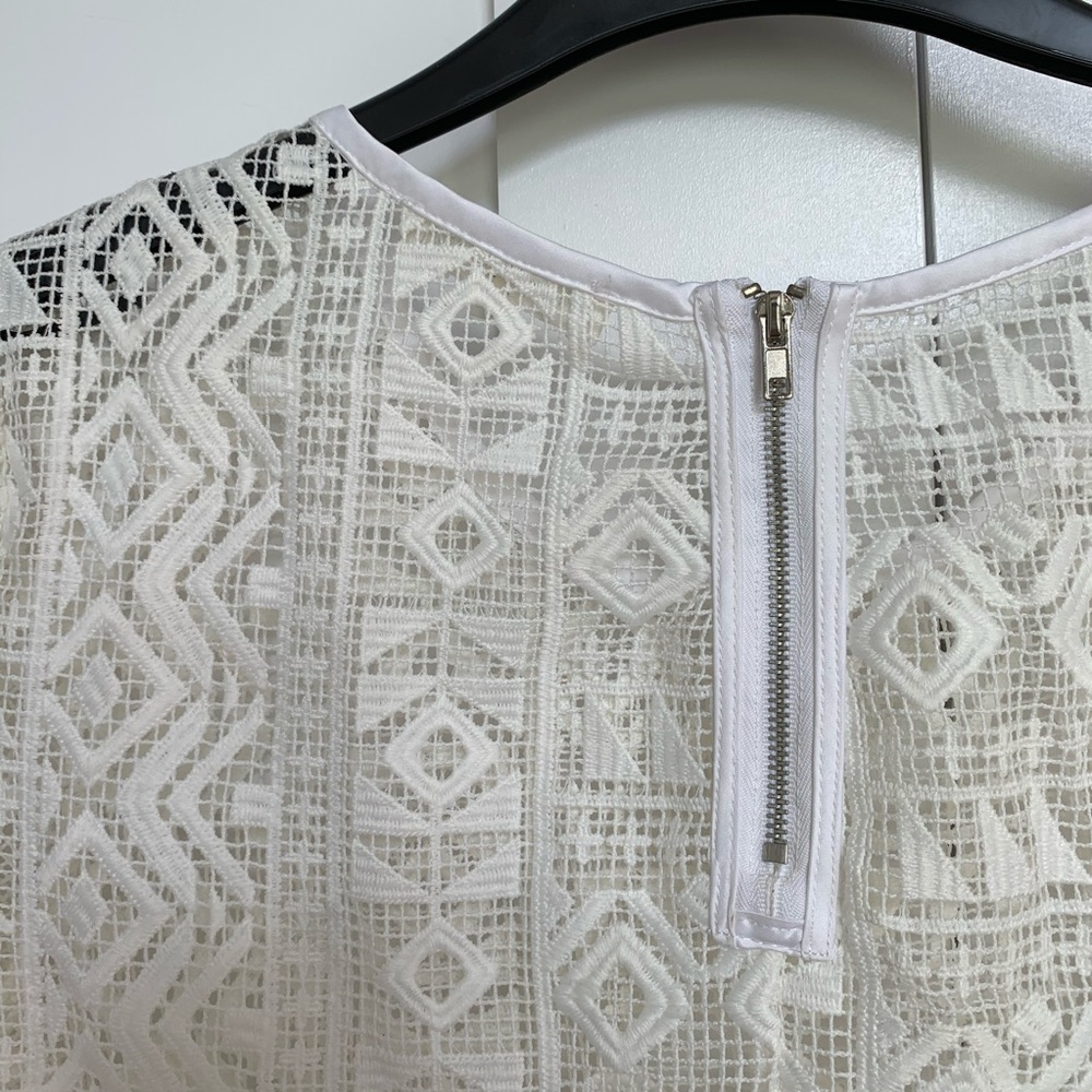 Lace Off-white Boxy Top - Picture 4 of 5